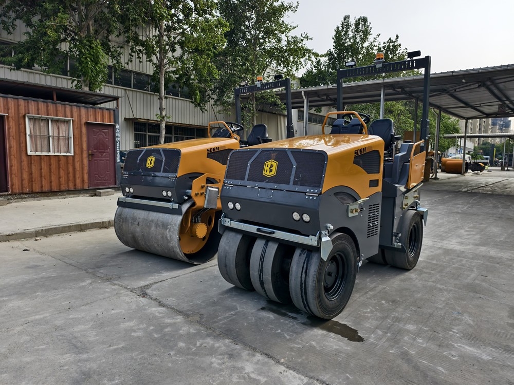 奔馬5噸小型座駕雙膠輪壓路機BM5000DQ